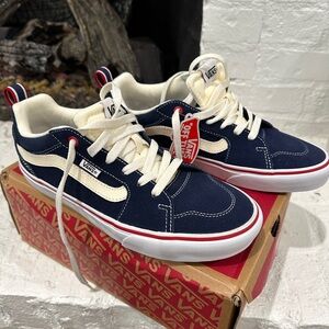 NWT Vans Filmore in Navy/Red/Cream Size 8M
Unisex Shoes